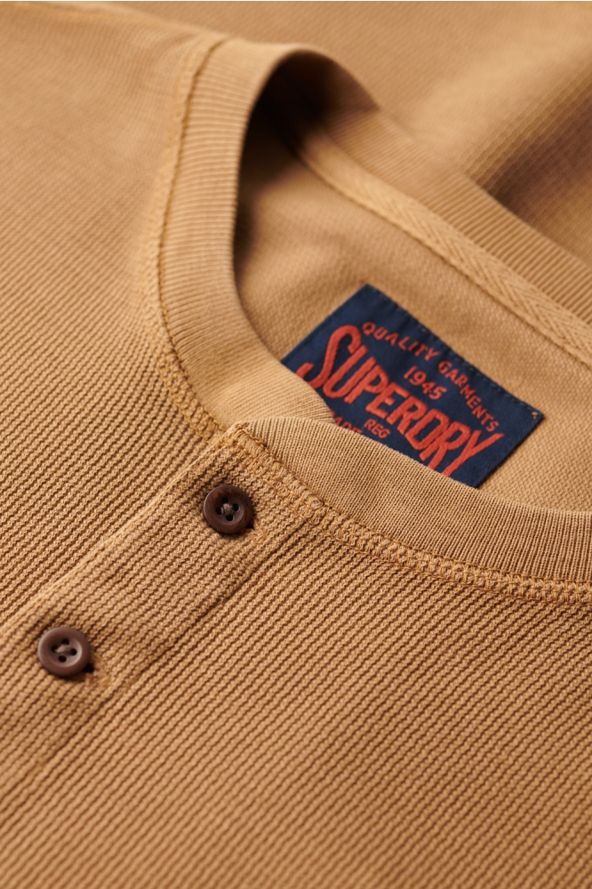 WAFFLE LONG SLEEVE HENLEY TOP M6010776A CLASSIC BROWN CAMEL